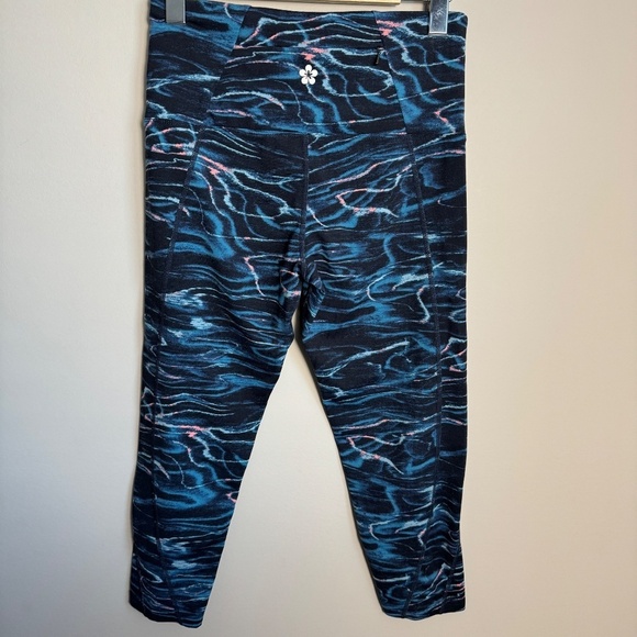Tuff Athletics Blue/Black Abstract Psychedelic Yoga Cropped Leggings Size Small - Picture 4 of 13